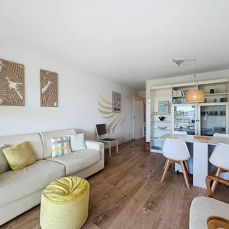 4 P, Sea View, Terraces, Swimming Pool, A/c Apartment