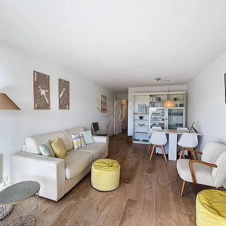 4 P, Sea View, Terraces, Swimming Pool, A/c Appartamento